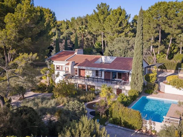 Maison avec piscine et jardin