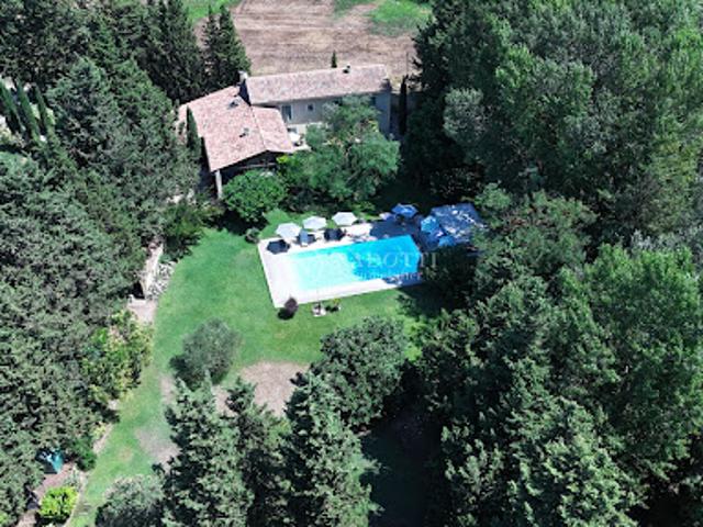 Maison avec piscine et jardin