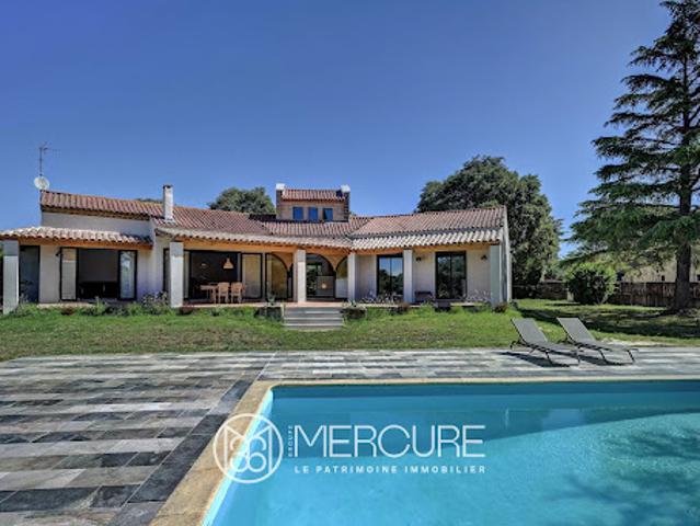 Maison avec piscine et jardin