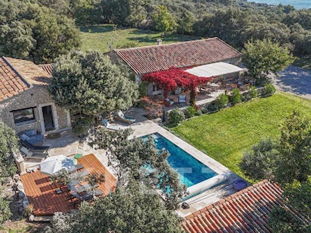 Maison avec piscine et jardin