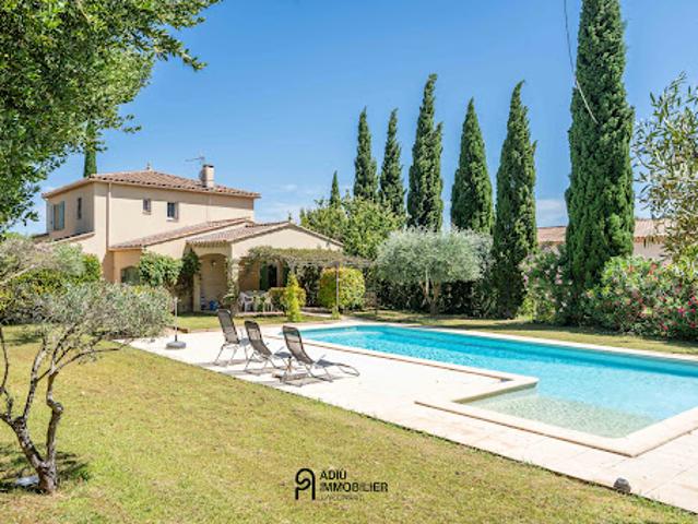Maison avec piscine et jardin