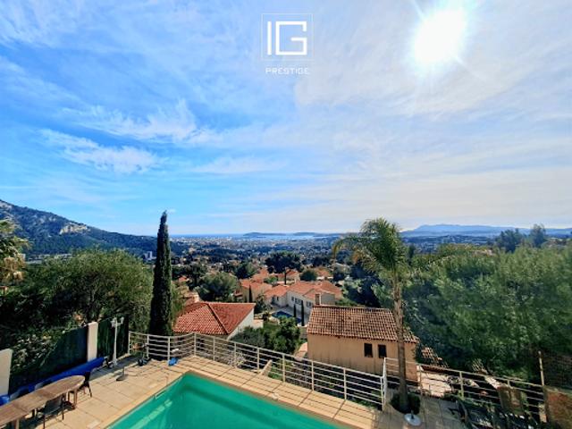Maison avec piscine et jardin
