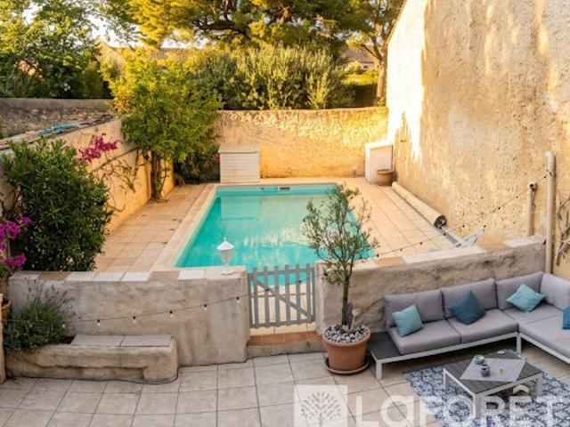Maison avec piscine et jardin