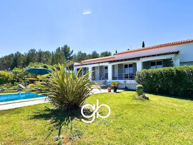 Maison avec piscine et jardin