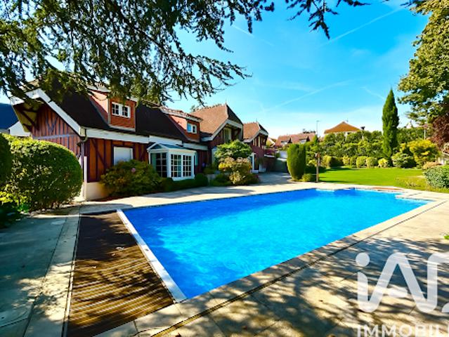 Maison avec piscine et jardin