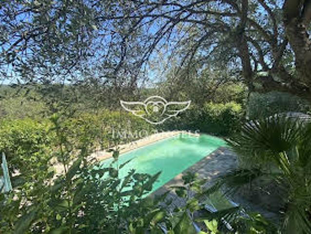 Maison avec Piscine et Jardin