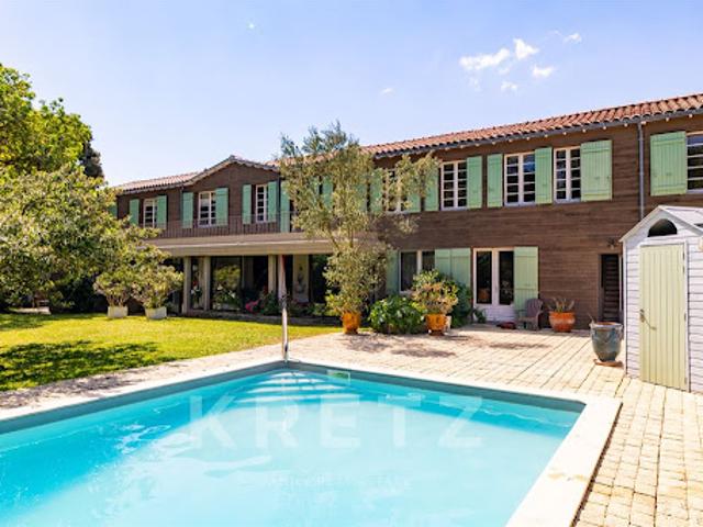 Maison avec piscine et jardin
