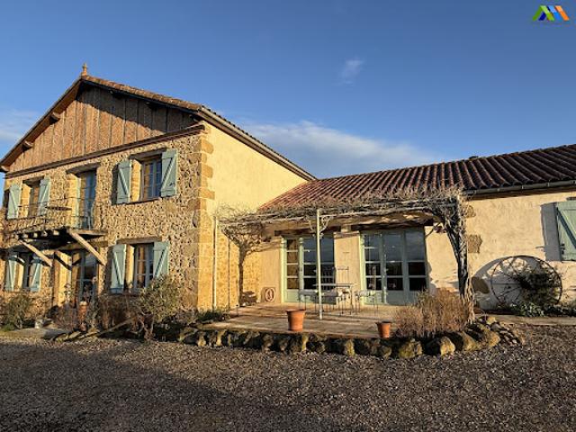 Maison avec piscine et jardin