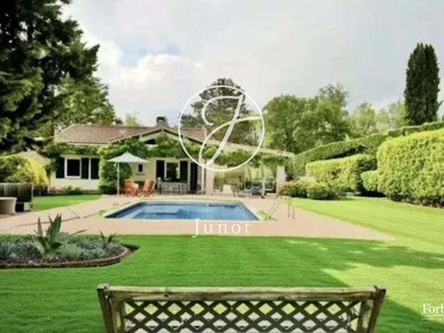 Maison avec piscine et jardin