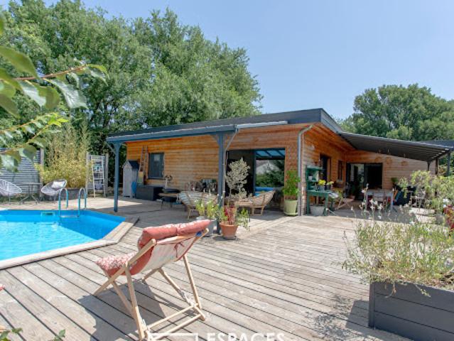 Maison avec piscine et jardin