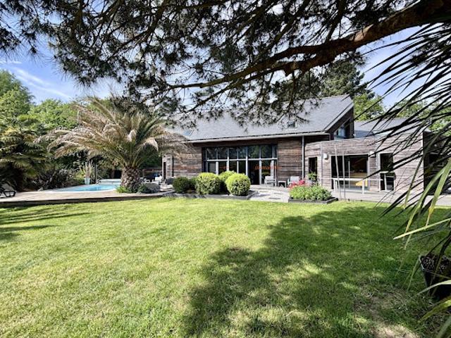 Maison avec piscine et jardin