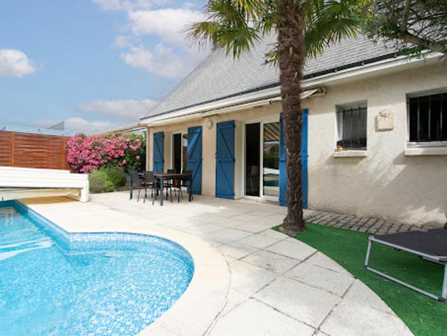 Maison avec piscine et jardin