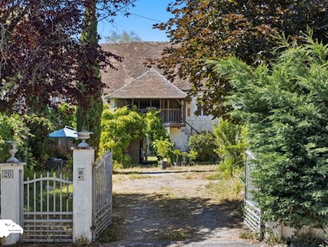 Maison avec piscine et jardin