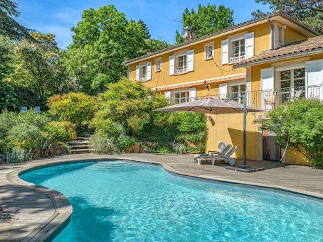 Maison avec piscine et jardin