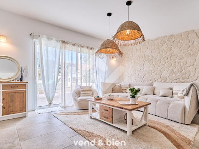 Maison avec piscine et jardin