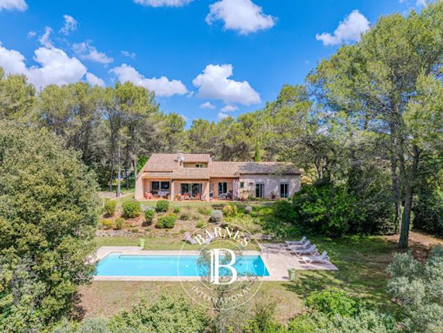 Maison avec piscine et jardin
