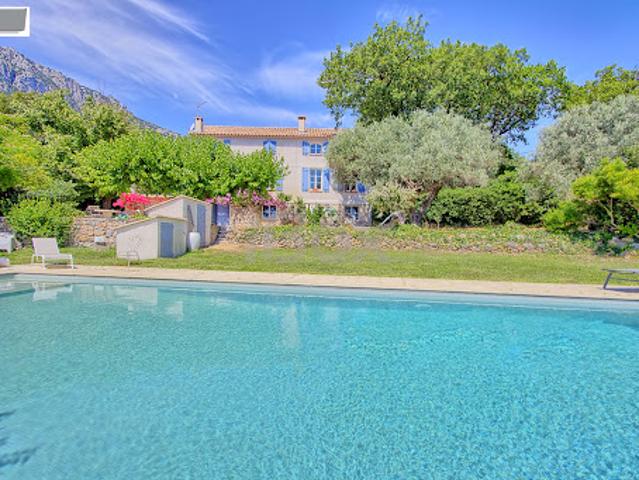 Maison avec piscine et jardin