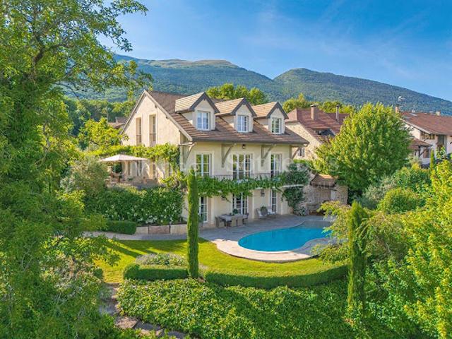 Maison avec piscine et jardin