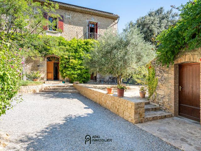 Maison avec piscine et jardin