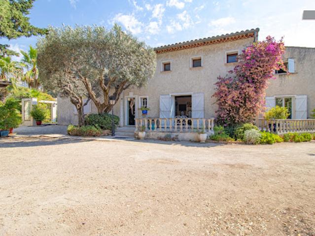 Maison avec piscine et jardin