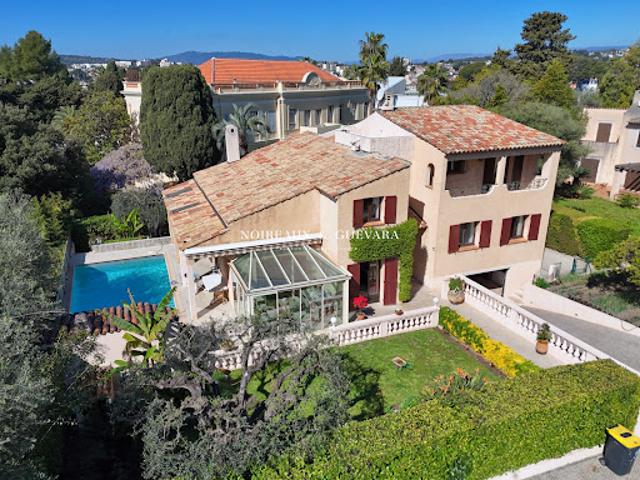 Maison avec piscine et jardin