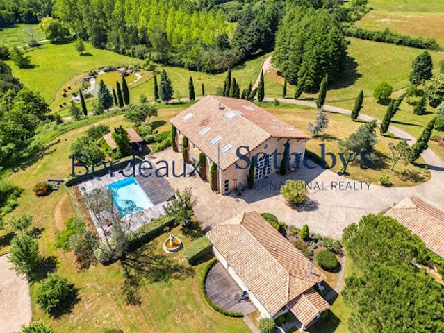 Maison avec piscine et jardin