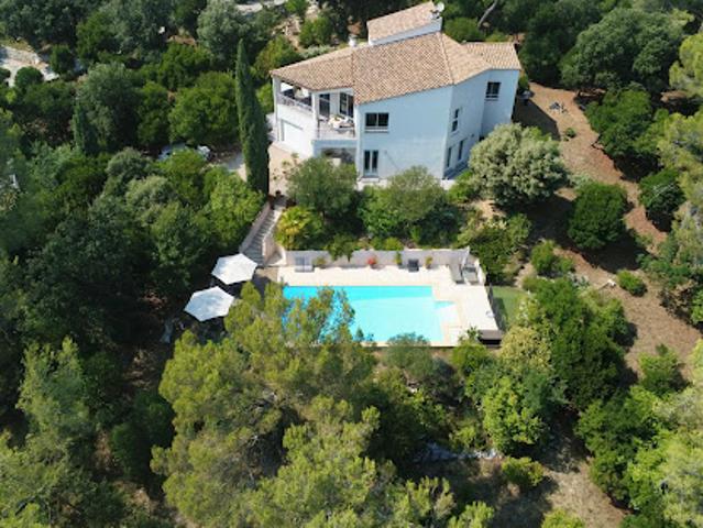 Maison avec piscine et jardin