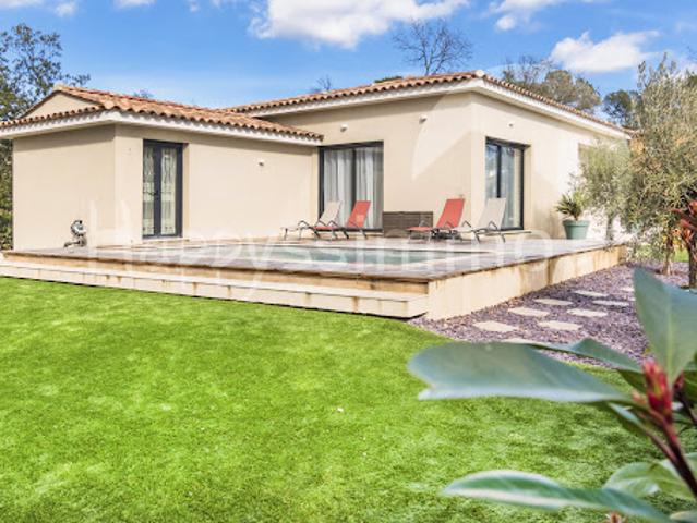 Maison avec piscine et jardin