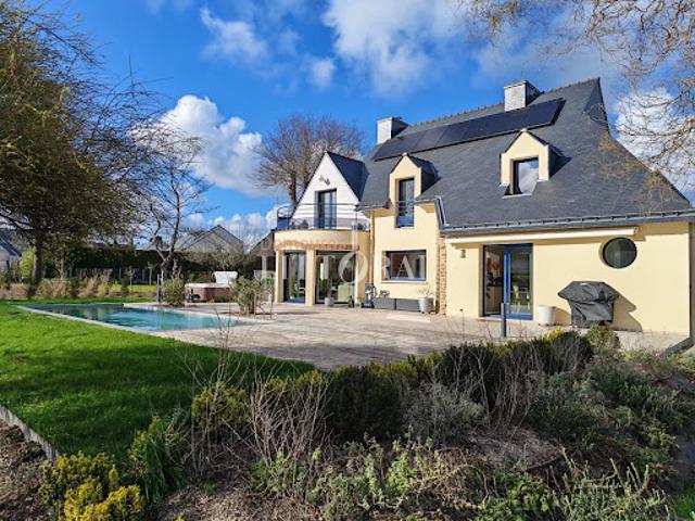 Maison avec piscine et jardin