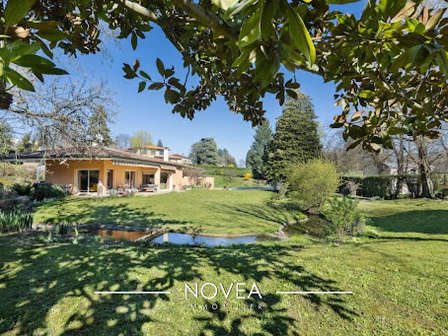 Maison avec piscine et jardin