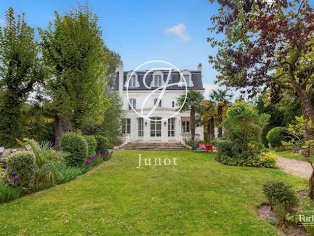 Maison avec piscine et jardin