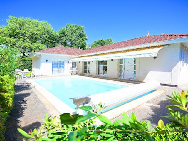 Maison avec piscine et jardin