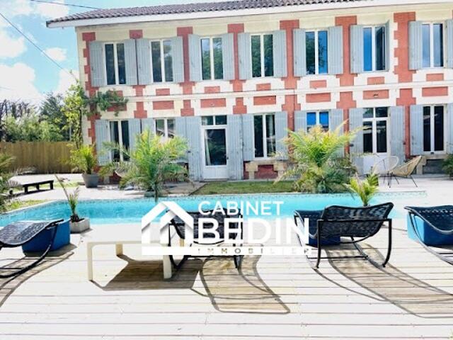 Maison avec piscine et jardin