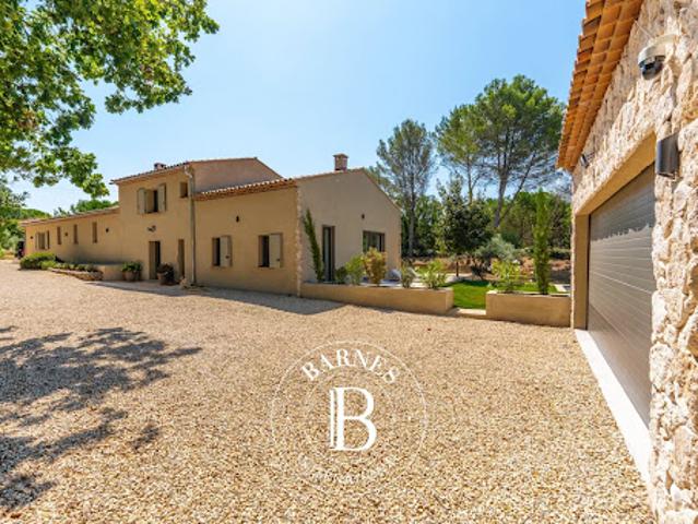 Maison avec piscine et jardin