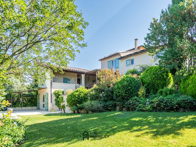 Maison avec piscine et jardin