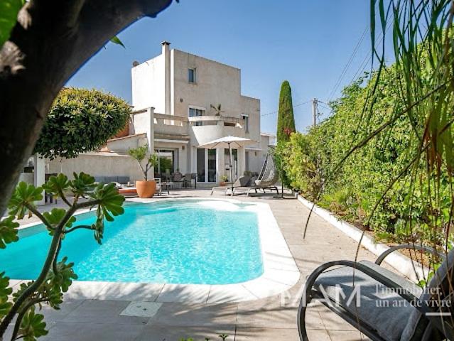 Maison avec piscine et jardin
