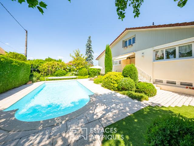 Maison avec piscine et jardin