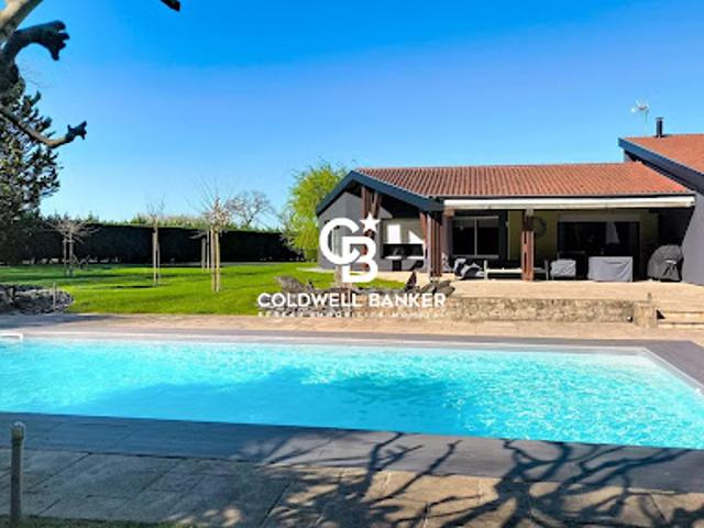 Maison avec piscine et jardin