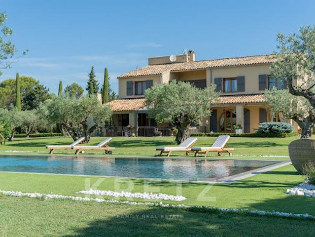 Maison avec piscine et jardin