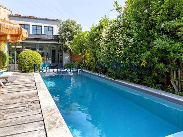 Maison avec piscine et jardin
