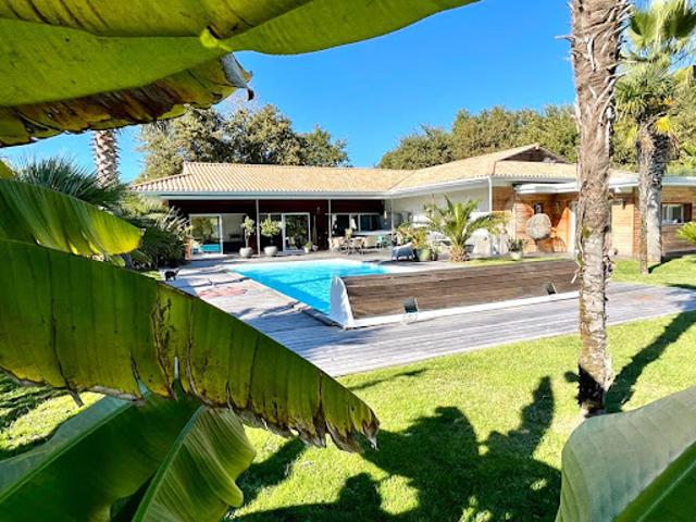 Maison avec piscine et jardin