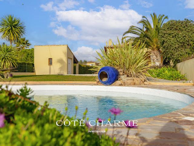 Maison avec piscine et jardin
