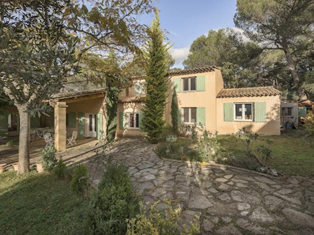 Maison avec piscine et jardin