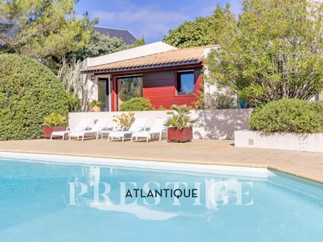 Maison avec piscine et jardin