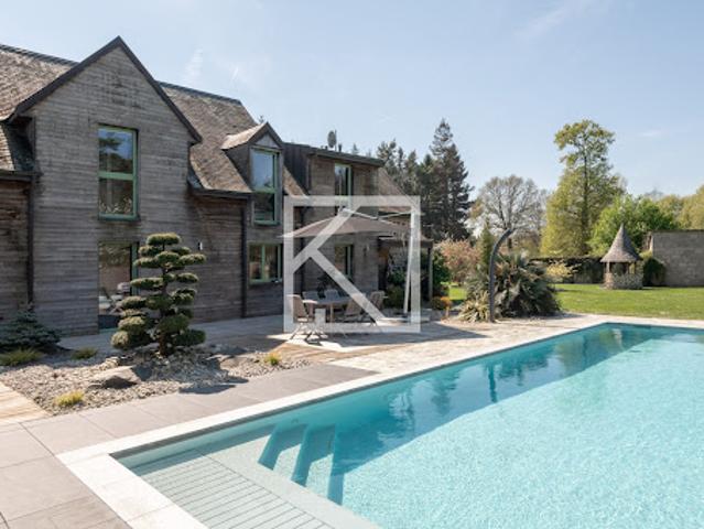 Maison avec piscine et jardin