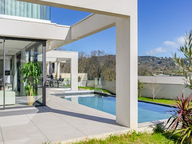 Maison avec piscine et jardin