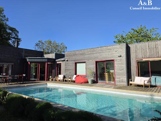Maison avec piscine et jardin