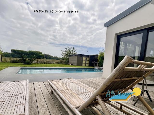 Maison avec piscine et jardin
