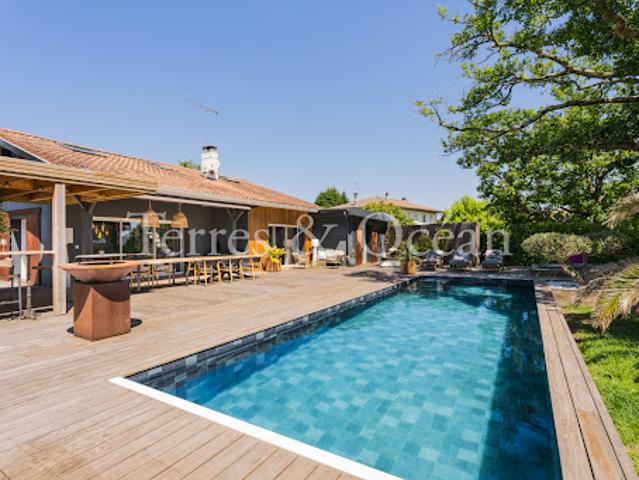 Maison avec piscine et jardin