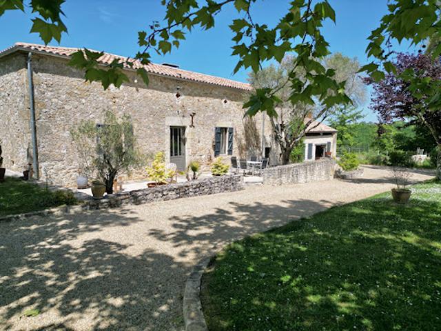 Maison avec piscine et jardin